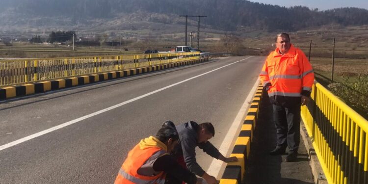 Gheorghe Flutur: Se lucrează pe drumul lui Nechifor Lipan din ”Baltagul”. Se lucrează în pădure acum, pe partea de drum județean din zona forestieră spre Crucea Talienilor