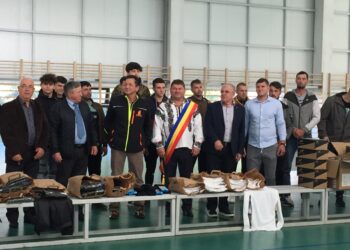 Un om de afaceri din Germania, prieten cu Vasile Moțoc, i-a echipat din cap pînă în picioare pe fotbaliștii din Hănțești. Moțoc: Ne chinuim. Nu avem să le dăm doi mici și un pahar de apă minerală la terminarea meciului
