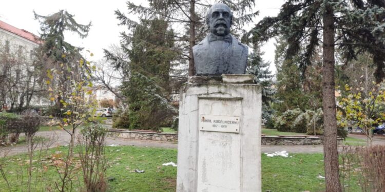 Suceava îl are deja pe Kogălniceanu. În Parcul ”Trei bărboși”