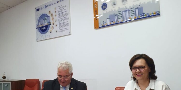 Trei contracte pentru renovări energetice în municipiul Suceava, semnate la Ministerul Dezvoltării