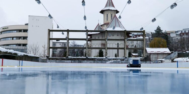 Pe 28 noiembrie se redeschide patinoarul artificial al Sucevei. Biletul pentru adulți este 9 lei, iar pentru studenți și elevi acesta costă 5 lei
