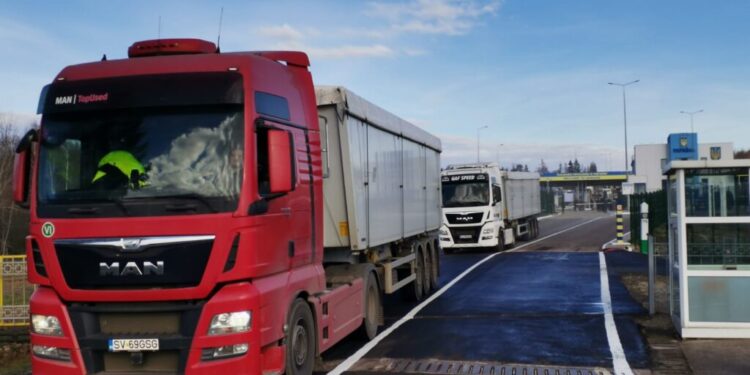 Inaugurarea Punctului de Trecere a Frontierei Vicov-Crasna, cu doi premieri și cu soldați cu mitraliere, cu căști de protecție și cu cagule pe față (Foto)