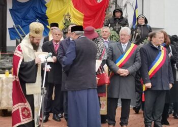 17 medalii omagiale, la inaugurarea Turnului Unirii, oferite de preotul paroh Viorel Vârlan, pentru toți cei care au contribuit la ridicarea monumentului de la  Biserica „Nașterea Maicii Domnului”
