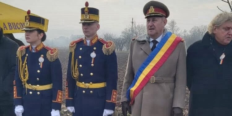 Colonelul în rezervă Vasile Andriciuc, primar al comunei Șcheia, la mormîntul fostului camarad Petrică Mesler, împușcat în inimă la Revoluție: Petrică, te plînge colegul tău, colonelul Andriciuc, și spun din tot sufletul Petrică: am onoarea să te salut! (Foto)