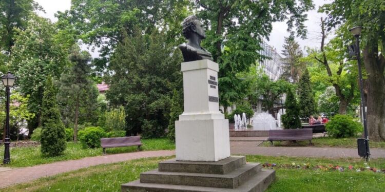 Manifestările dedicate Anului Ciprian Porumbescu vor debuta, la Suceava, în noaptea de Anul Nou cu un joc de lumini. Tot atunci va deveni funcțională pagina web anulciprianporumbescu.com