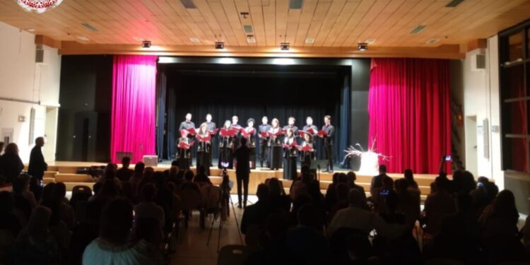 Corala ”Ciprian Porumbescu” Suceava, 4.000 de spectatori la cele 13 concerte susținute în Franța, Germania și Elveția. Au fost colinde, romanțe și dialoguri cu românii stabiliți în străinătate