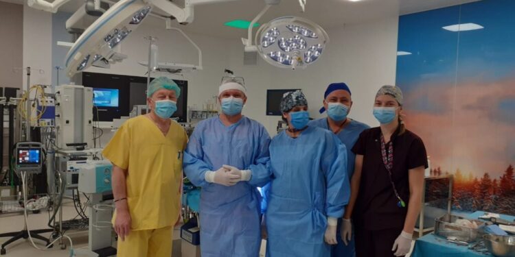 Piciorul unei paciente de 20 de ani, salvat de o echipă a Spitalului Județean Suceava, în doi timpi. O contribuție importantă a avut-o Banca de Țesuturi Colentina București, prin intermediul doctorului Andrei Nica