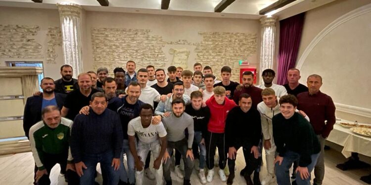 Foresta face performanță, dar jucătorii nu sînt plătiți. Există pericolul ca ”prăvălia să se închidă”. La final de sezon, conducerea clubului a putut să le ofere fotbaliștilor doar o masă festivă