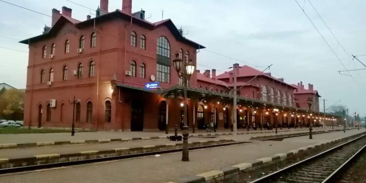 Naveta cu InterCity la București, altceva. Trenul este mai rapid, întîrzie mai puțin și are vagon restaurant