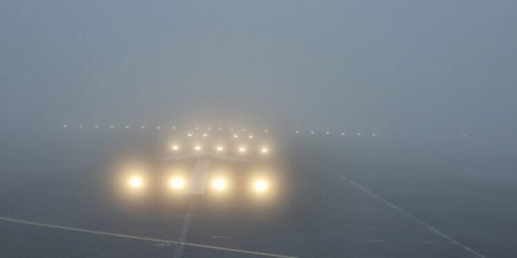 Aeroportul Suceava: Ceața înghețată și densă nu a permis aterizarea în condiții de siguranță a aeronavelor. Prioritatea aeroportului este ca toate operațiunile aeriene să poată fi desfășurate în condiții de siguranță. Situația zborurilor anulate sau deviate se găsește pe pagina de internet a aeroportului