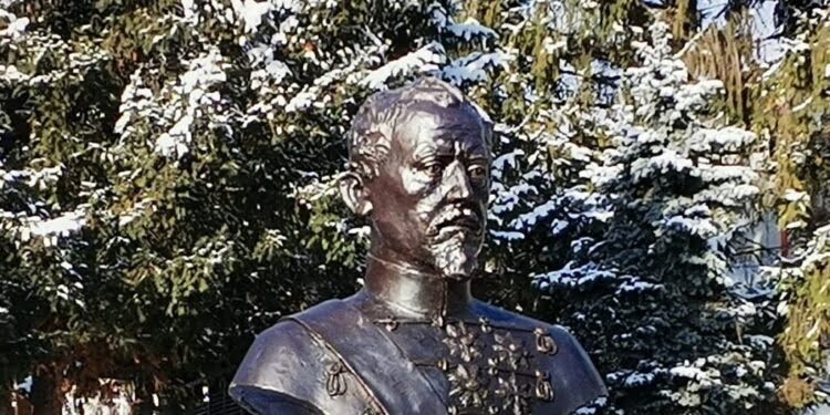 Între 10.30 și 12.00, în centrul Sucevei, la bustul lui Alexandru Ioan Cuza, va fi un ceremonial militar și religios dedicat Unirii Principatelor. Circulația auto va fi întreruptă în zonă