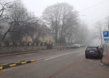 Lipsa parcării pentru autocare îi ține pe turiști departe de Hanul Domnesc. Cel mai vizitat obiectiv al Muzeului Național al Bucovinei, Cetatea de Scaun. Urmează Muzeul de Istorie și Muzeul Satului Bucovinean