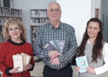 Jurnalistul și scriitorul Neculai Roșca, donație de carte făcută Bibliotecii Universității ”Ștefan cel Mare” Suceava. Nicole Vasilcovschi a donat cîteva exemplare din volumul de versuri ”Lampioane de cuvinte”