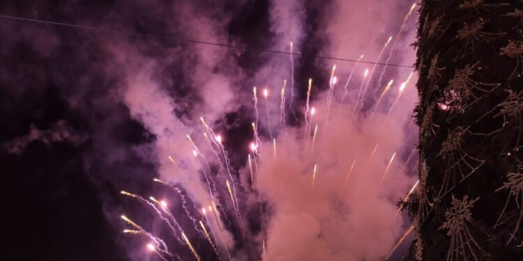 De Revelion, la focul de artificii din centrul Sucevei au asistat între 8.000 și 10.000 de oameni. Nu s-au înregistrat incidente