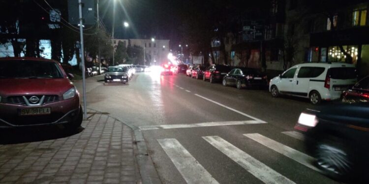 În Noaptea de Anul Nou s-a demonstrat că Sucevei i-a rămas centrul mic. Mii de suceveni au participat la concerte și la spectacolul de artificii (Foto)