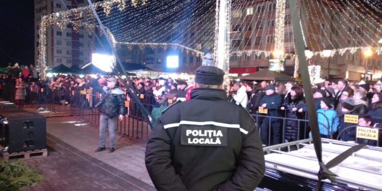În Noaptea de Anul Nou s-a demonstrat că Sucevei i-a rămas centrul mic. Mii de suceveni au participat la concerte și la spectacolul de artificii (Foto)