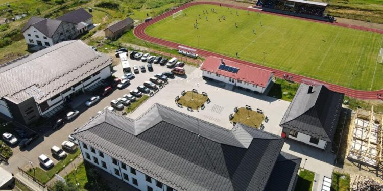 Inspector școlar, impresionat de campusul școlar de la Poiana Stampei, despre care spune că arată ca cele din Occident