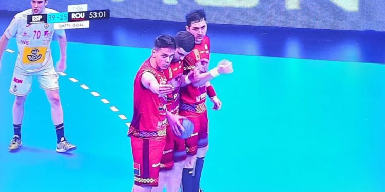 Juniorul sucevean Daniel Stanciuc, primele minute la naționala de handbal seniori a României, primele două goluri! Și încă în poarta Spaniei!