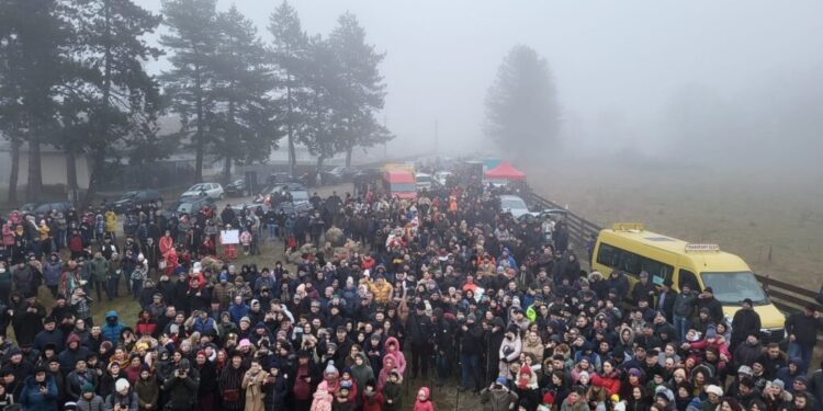 Crăciun în Bucovina, la final. La Slătioara, în comuna Rîșca, a avut loc Festivalul de Datini și Obiceiuri de Iarnă pe vechi