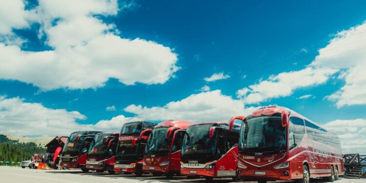 Compania de transport auto ”Tarsin”, perioadă mai aglomerată acum, cînd din cauza ceții avioanele nu pot ateriza pe diferite aeroporturi, iar pasagerii trebuie duși la destinația pentru care au cumpărat bilet