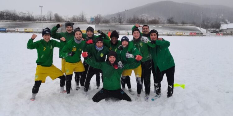 Pe zăpadă și pe frig, jucătorii africani ai Forestei Suceava ”strîmbă un pic din nas”, dar răspund bine în stagiul de pregătire de la Gura Humorului