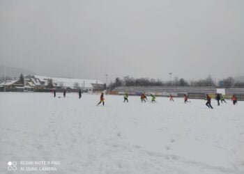 Foresta Suceava, cîte două antrenamente pe zi în cantonamentul de la Gura Humorului. Fotbaliștii fac pregătire pe terenul orașului pe care evoluează echipa de rugby și la sala de forță, iar recuperarea o fac la piscina din complexul ”Ariniș” (Foto)