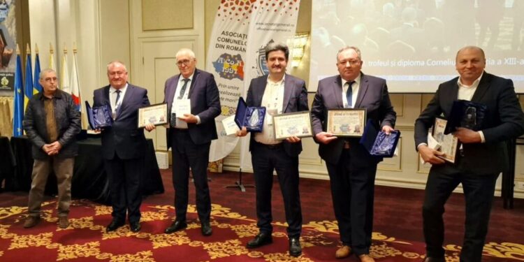 Primarul comunei Cornu Luncii, Gheorghe Fron, a primit două premii din partea Asociației Comunelor din România