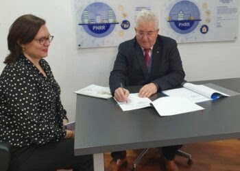 Transport public local: Vor fi montate încă 13 automate e-ticketing și opt panouri de informare în 18 locuri din Suceava