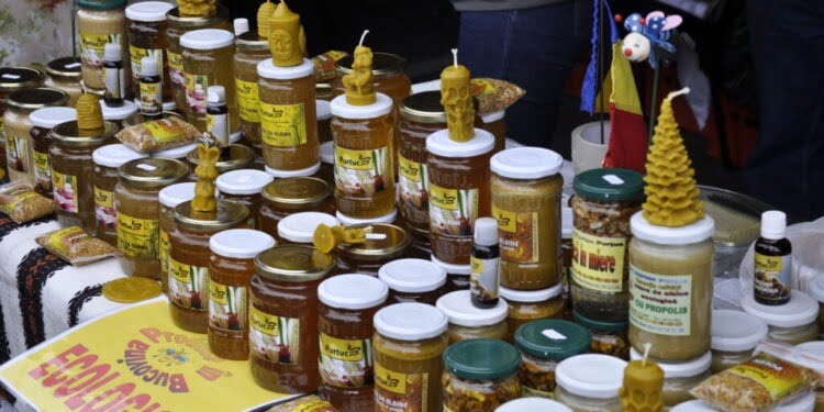 Miere produsă la Suceava, vîndută pe piețele Vestice. ”Nemții vin aici să achiziționeze miere bio al cărei preț în Germania oricum este mai ridicat decît la noi”