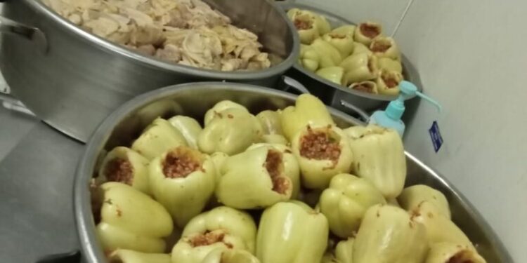 Spitalul Județean Suceava: ”Oamenii trebuie să înțeleagă că mîncarea din spital respectiv cantitatea, necesarul de nutrienți, sînt stabilite de către un medic dietetician după anumite norme” (Foto)