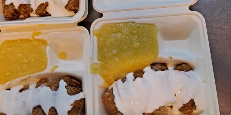 Spitalul Județean Suceava: ”Oamenii trebuie să înțeleagă că mîncarea din spital respectiv cantitatea, necesarul de nutrienți, sînt stabilite de către un medic dietetician după anumite norme” (Foto)