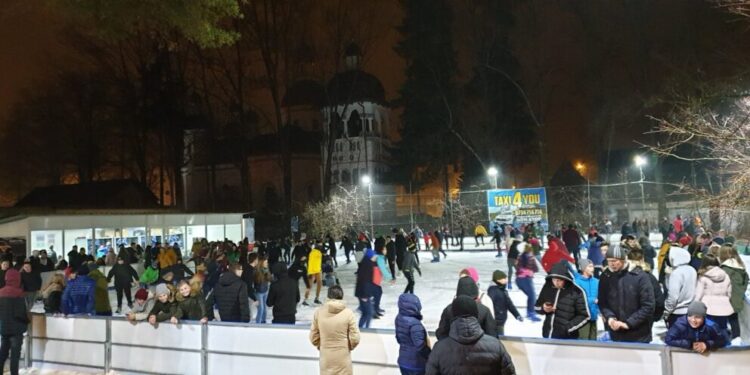 Patinoarul artificial din Cîmpulung Moldovenesc, închis din cauză că factura la energie electrică era prea mare