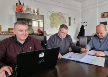25 de insule ecologice pentru deșeuri, la Siret, pentru că acestea ”garantează eliminarea în mare proporție a mirosurilor neplăcute, a vandalizării, a aspectului neplăcut pe care containerele actuale îl au”