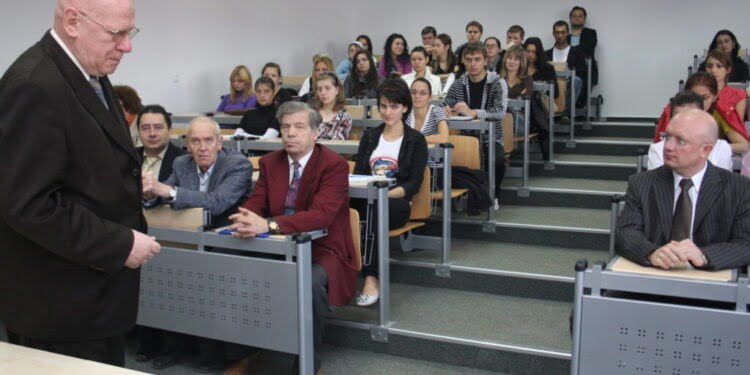 USV, regrete la trecerea la cele veșnice a academicianului Răzvan Theodorescu, Doctor Honoris Causa al universității sucevene