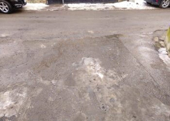 Pentru că se anunță temperaturi ridicate, Primăria Suceava promite că va spăla străzile și trotuarele, care sînt pline de noroi