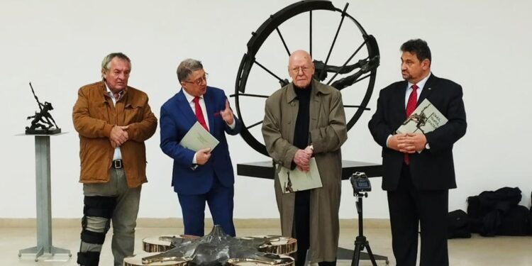 Emil Ursu: ”În 2004, Anul Ștefan cel Mare, Răzvan Theodorescu a rezolvat foarte multe probleme pentru Suceava. Pînă la un punct, academicianul era de două-trei ori pe an la Suceava sau măcar o dată pe an”