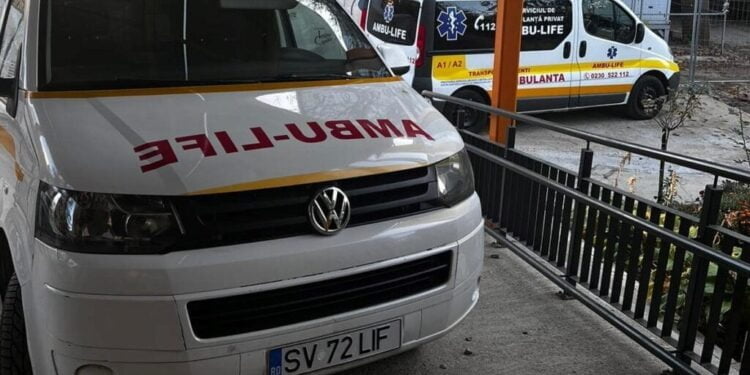 Pacienții suceveni asigurați pot fi transportați gratuit cu ambulanțele ”Ambu – Life” la orice spital din țară. Pînă la București, de exemplu, un drum cu ambulanțier și asistent medical costă 4.500 de lei, dar serviciul este decontat de Casa de Sănătate