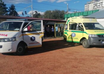 Ambulanța cu echipaj medical care staționează pe stadionul ”Areni” pe durata meciurilor Forestei Suceava costă 1.100 de lei. Firma care asigură asistența medicală îi oferă echipei de fotbal de liga a III-a o reducere de preț