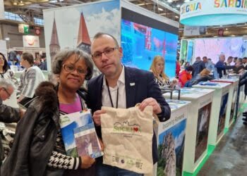 Suceava, singurul municipiu din țară care a fost prezent la Salonul Mondial de Turism de la Paris. Delegația Sucevei a împărțit 1.000 de hărți cu municipiul, 1.000 de pliante editate în limba franceză cu obiectivele de vizitat și 200 de suveniruri