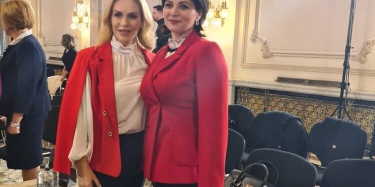 Președinta Organizației de Femei a PSD Suceava, Larisa Blanari, alături de ministrul Familiei, Gabriela Firea, la lansarea campaniei ”Femeia ne dă puterea”
