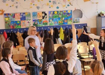 Teatru la ora de franceză cu profesoara Mariana Ciupu, beneficiară a unui stagiu de formare la Universitatea din Nantes (Foto)