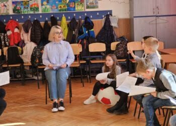 Teatru la ora de franceză cu profesoara Mariana Ciupu, beneficiară a unui stagiu de formare la Universitatea din Nantes (Foto)