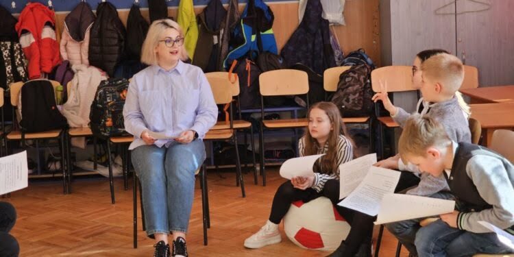 Teatru la ora de franceză cu profesoara Mariana Ciupu, beneficiară a unui stagiu de formare la Universitatea din Nantes (Foto)