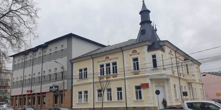 O clădire din centrul municipiului Cîmpulung Moldovenesc construită în 1902 a fost, în sfîrșit, reabilitată