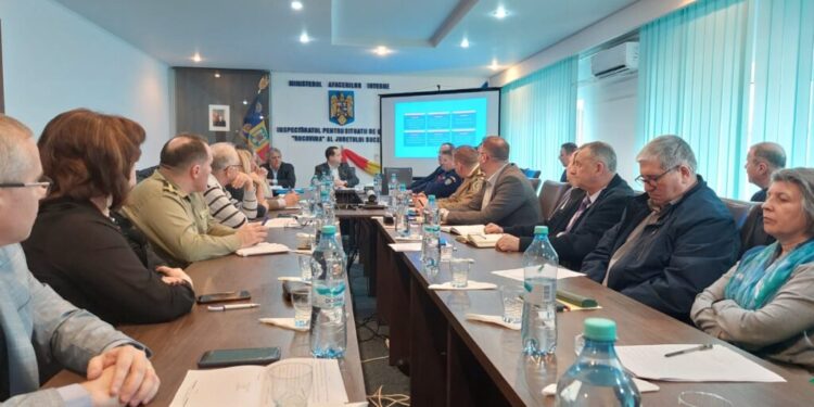 Un urs a băgat frica în locuitorii satului Dornișoara, din comuna Poiana Stampei. Situația a fost discutată într-o ședință a Comitetului Județean pentru Situații de Urgență