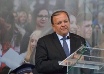 116 săli de clasă din cele șase școli speciale din județul Suceava vor fi dotate cu echipament digital