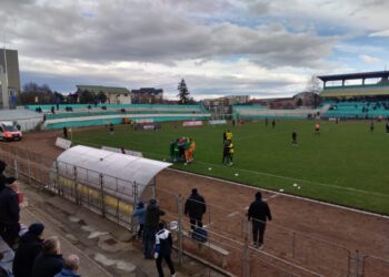 Cronică: În prezența unui public mult mai numeros ca de obicei, Foresta Suceava a învins Ceahlăul Piatra-Neamț cu 2-1. Filip a fost omul meciului. Antrenorul principal, Dorin Goian, a fost cu gura pe fotbaliștii săi tot meciul, ca de obicei: ”Cimbru, te mănînc!” (Foto)