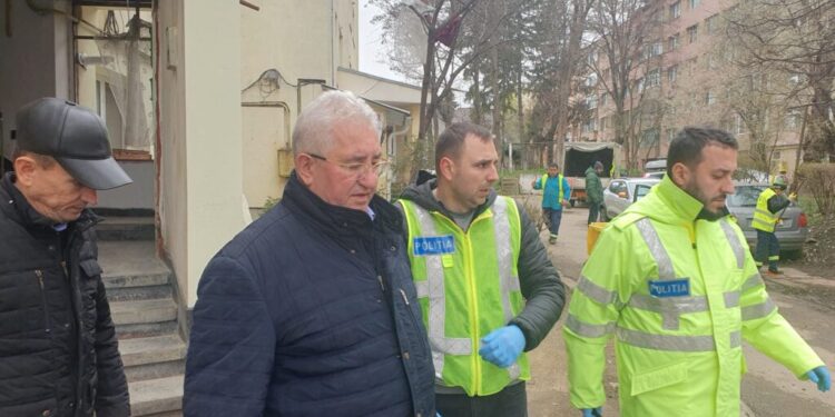 Se face evaluarea pagubelor produse de explozia care a avut loc la un bloc de pe strada Tipografiei. Primăria Suceava va acorda un sprijin financiar pentru înlocuirea geamurilor și ușilor