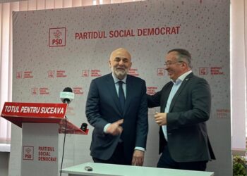 Dan Ioan Cușnir se dă la o parte, pentru a-i face loc lui Vasile Rîmbu la vîrful PSD Suceava. Domnul Cușnir este convins că domnul Rîmbu, pe care l-a caracterizat ca fiind un bun manager și un bun lider, va cîștiga alegerile pentru funcția de primar al Sucevei