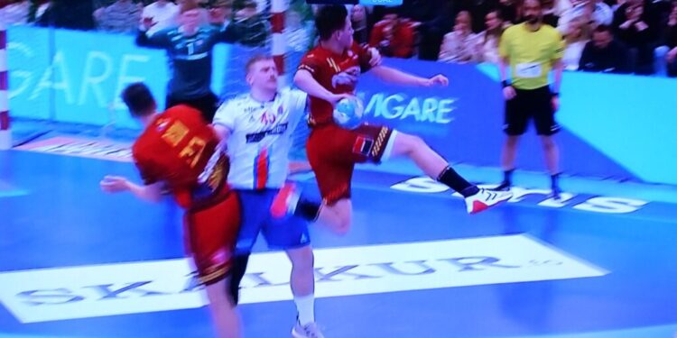 Tînărul handbalist sucevean Daniel Stanciuc a marcat un gol, a obținut două lovituri de la 7 metri și a oferit mai multe pase decisive în prima sa prezență într-un meci oficial al naționalei României